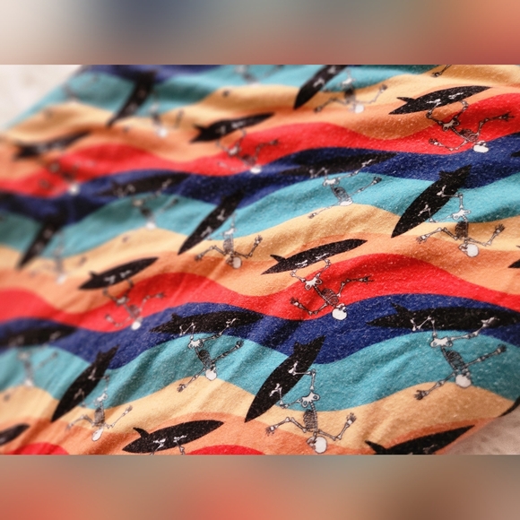 William & Ryan Skelly Pajamas (5/6y) and Triple Layer Blanket - Picture 8 of 8